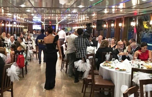 uploads/Teknede sünnet düğünü yemeğinde davetliler